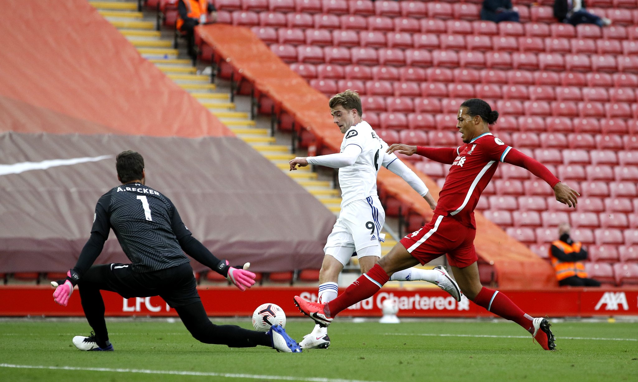 持在队中竞 持在队中竞